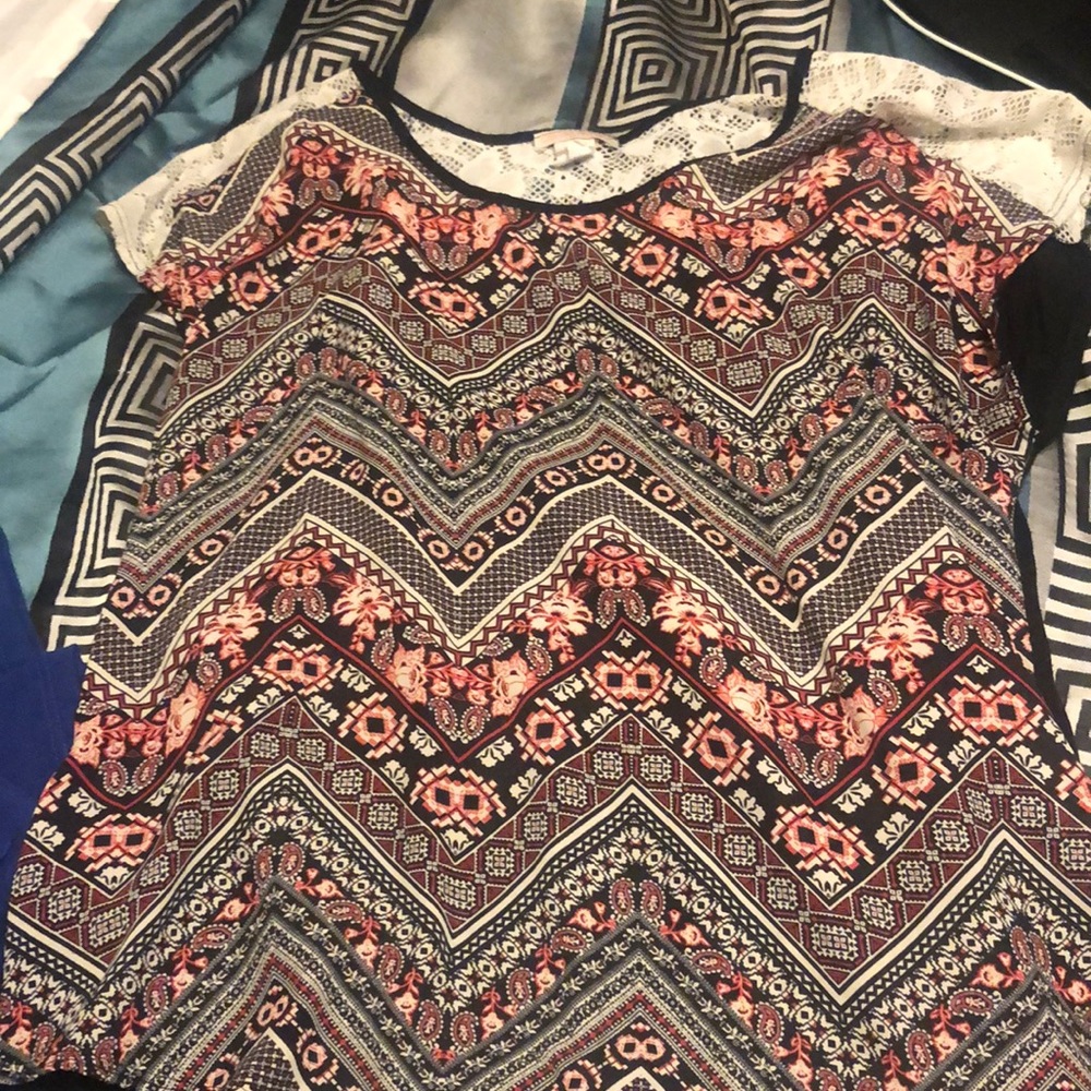 Ladies XL Printed and Lace Blouse